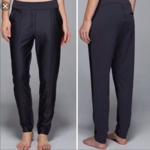 𝅺🍋Lululemon🍋 | Deep coal shine trouser